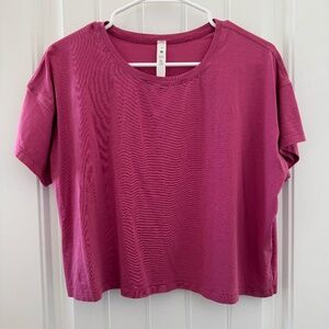 Lululemon / Cates Tee / Pink Lychee / Size 10